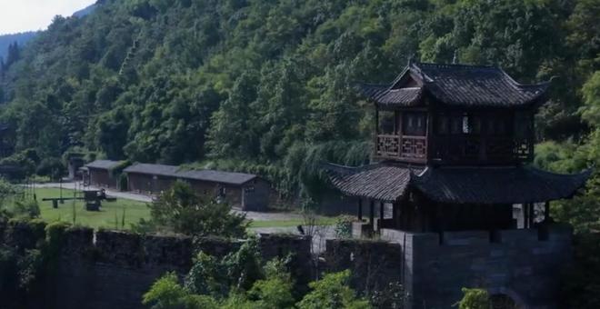 游攻略：走进沈从文笔下的诗意世界CQ9电子专用平台边城茶峒古镇旅(图3)