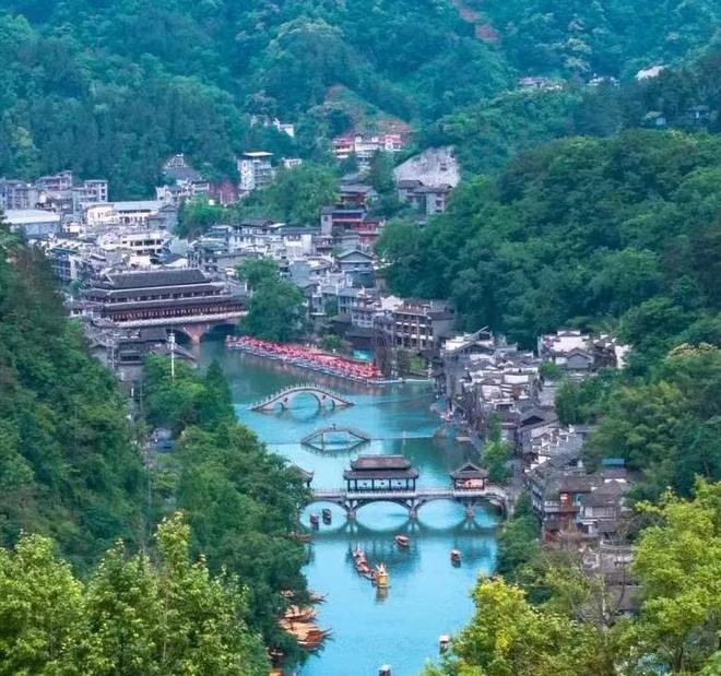 游攻略：走进沈从文笔下的诗意世界CQ9电子专用平台边城茶峒古镇旅(图4)